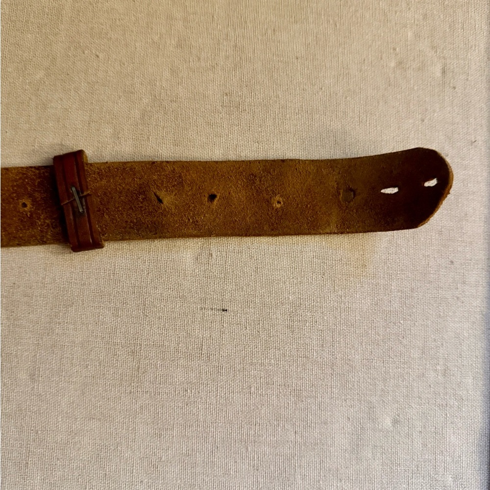 Be-Low the Belt vintage western style tooled leather and turquise buckle. - Picture 13 of 16